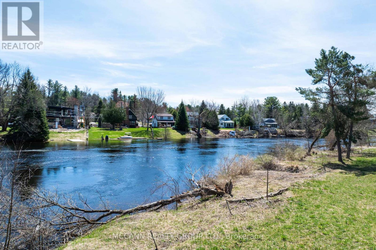 19&21&23 Kent Crescent, Bracebridge, Ontario  P1L 1E1 - Photo 3 - X12148439