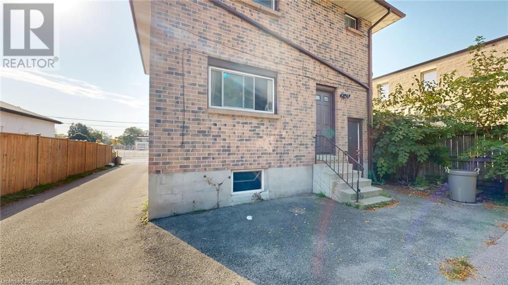 Photo 37 of 40 for 184 Simcoe Street