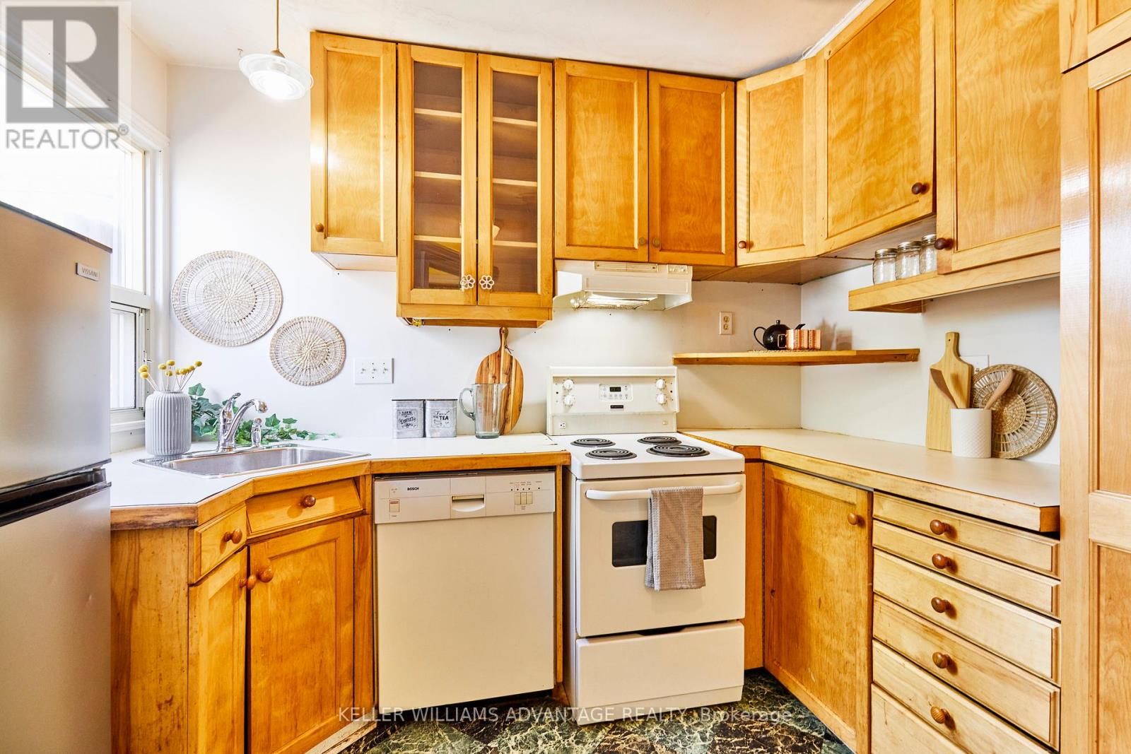 808 Sammon Avenue, Toronto, Ontario  M4C 2E8 - Photo 12 - E12148483