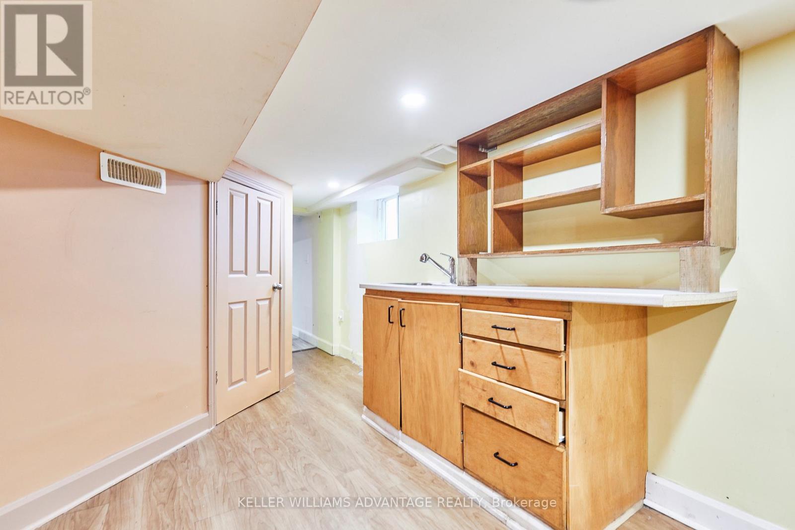 808 Sammon Avenue, Toronto, Ontario  M4C 2E8 - Photo 33 - E12148483
