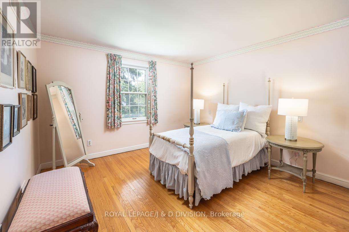 16 Bobwhite Crescent, Toronto (St. Andrew-Windfields), Ontario  M2L 2E1 - Photo 23 - C12148466