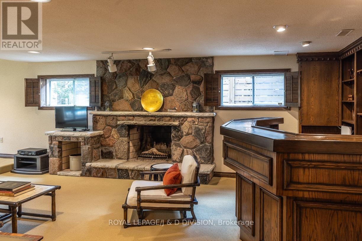16 Bobwhite Crescent, Toronto (St. Andrew-Windfields), Ontario  M2L 2E1 - Photo 29 - C12148466