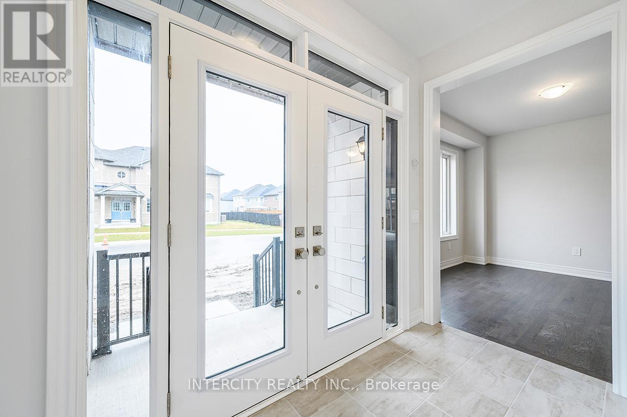 57 Bostock Drive, Georgina, Ontario  L4P 0S5 - Photo 10 - N12148522