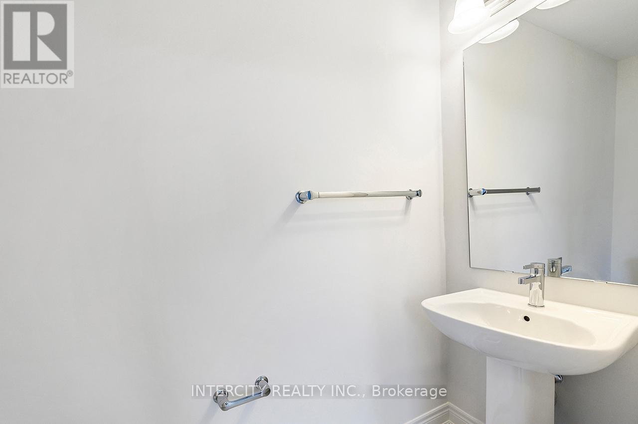 57 Bostock Drive, Georgina, Ontario  L4P 0S5 - Photo 9 - N12148522