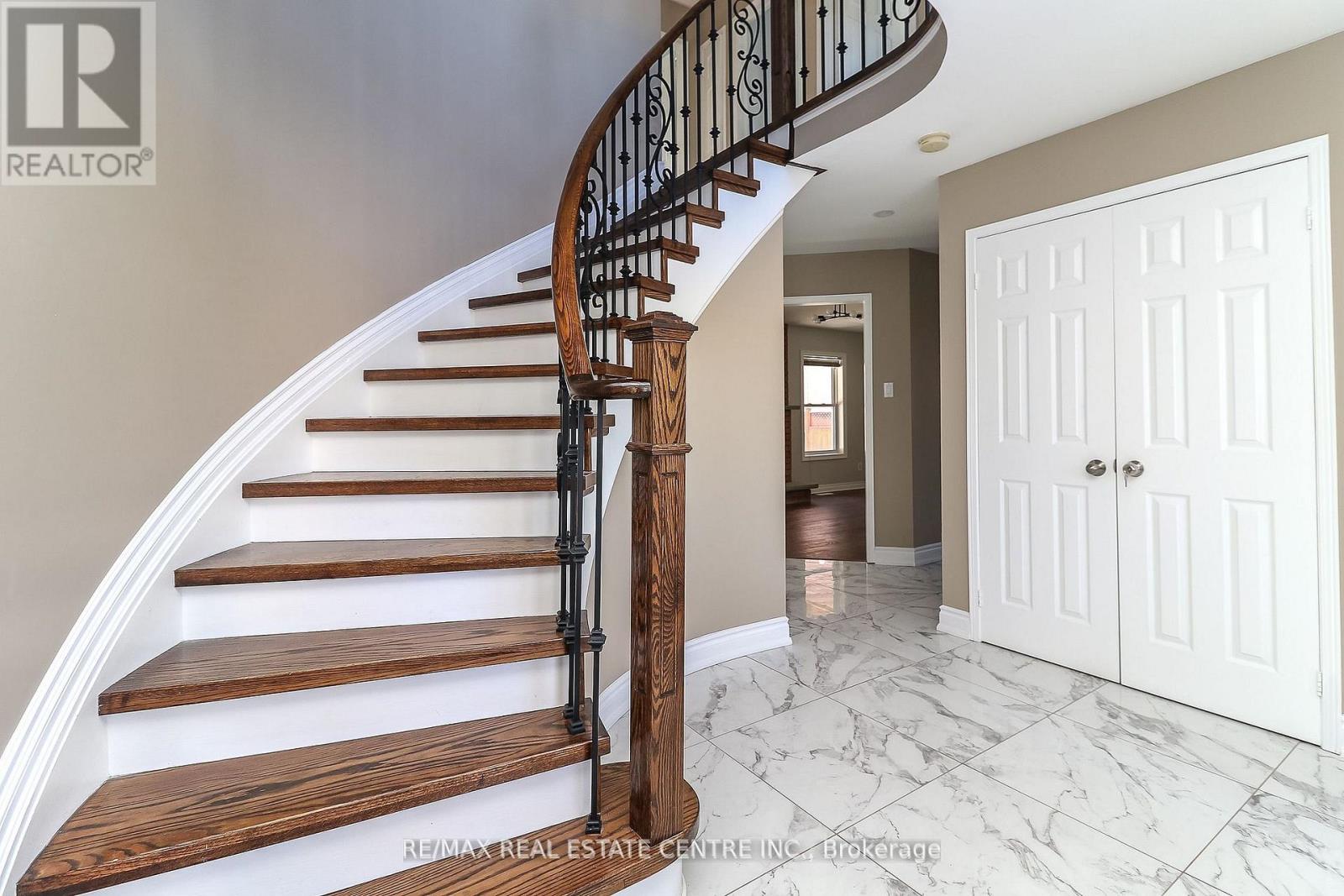 25 Meadowlark Road, Barrie, Ontario  L4M 6C8 - Photo 4 - S12148631