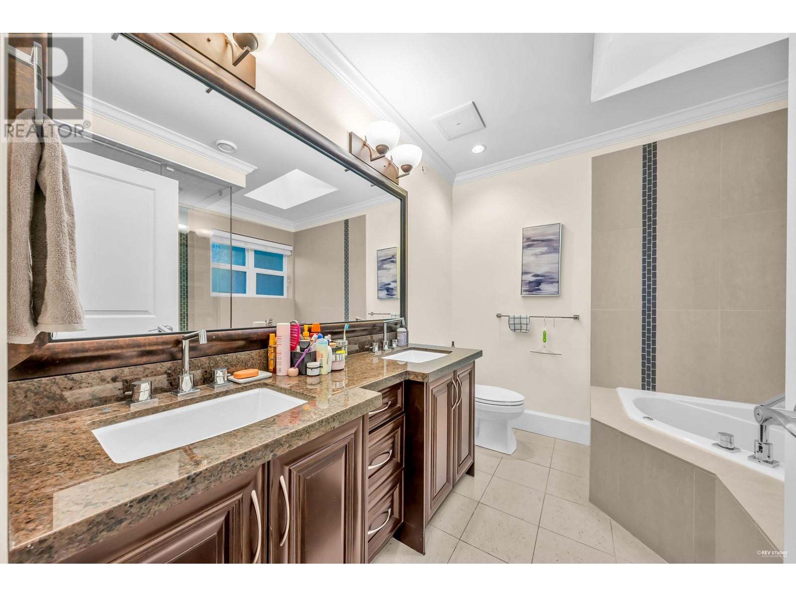 Listing Picture 30 of 40 : 3455 W 10TH AVENUE, Vancouver / 溫哥華 - 魯藝地產 Yvonne Lu Group - MLS Medallion Club Member