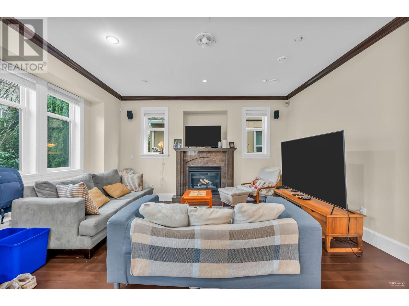 Listing Picture 35 of 40 : 3455 W 10TH AVENUE, Vancouver / 溫哥華 - 魯藝地產 Yvonne Lu Group - MLS Medallion Club Member