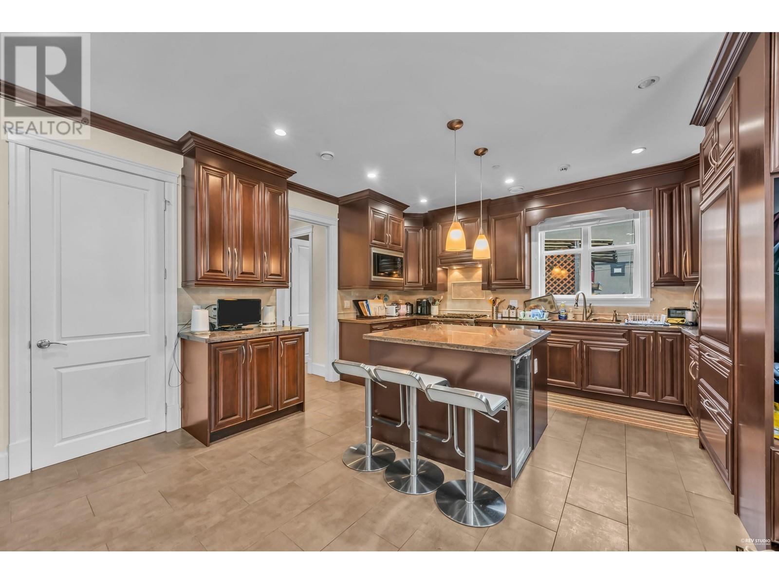 Property at 3455 W 10TH AVENUE image 5