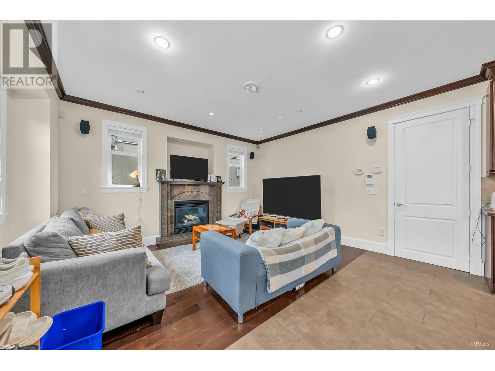 Listing Picture 28 of 40 : 3455 W 10TH AVENUE, Vancouver / 溫哥華 - 魯藝地產 Yvonne Lu Group - MLS Medallion Club Member