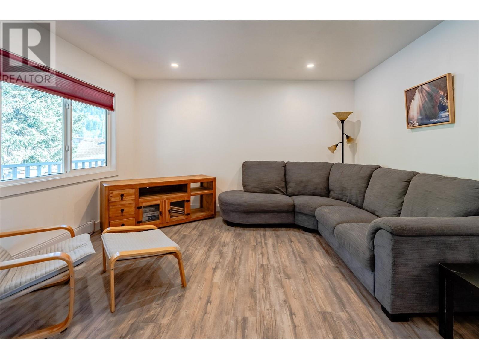 1810 First Street, Fruitvale, British Columbia  V0G 1L0 - Photo 44 - 10347872