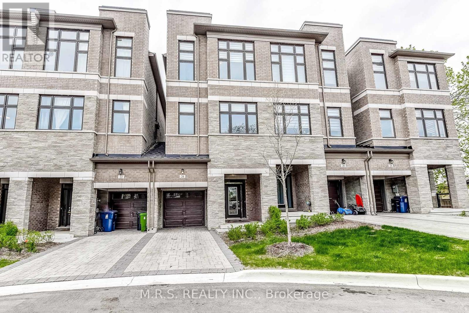 24 TARMOLA PARK COURT, toronto (humber summit), Ontario