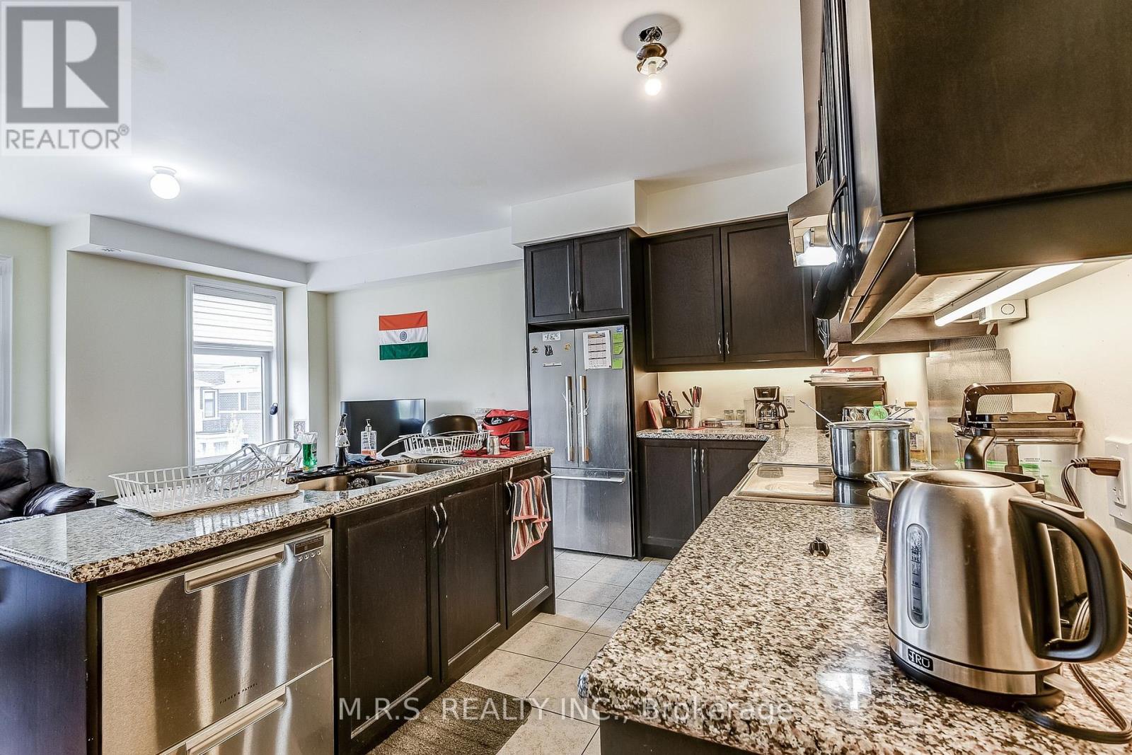 24 Tarmola Park Court, Toronto, Ontario  M9L 0A6 - Photo 13 - W12148639