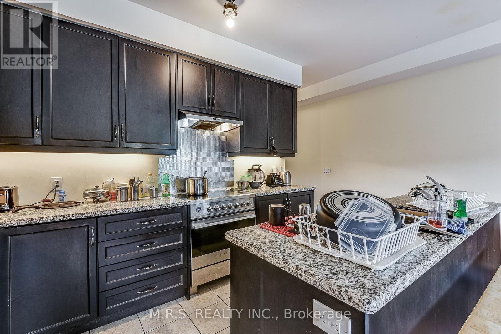 24 Tarmola Park Court, Toronto (Humber Summit), Ontario  M9L 0A6 - Photo 15 - W12148639
