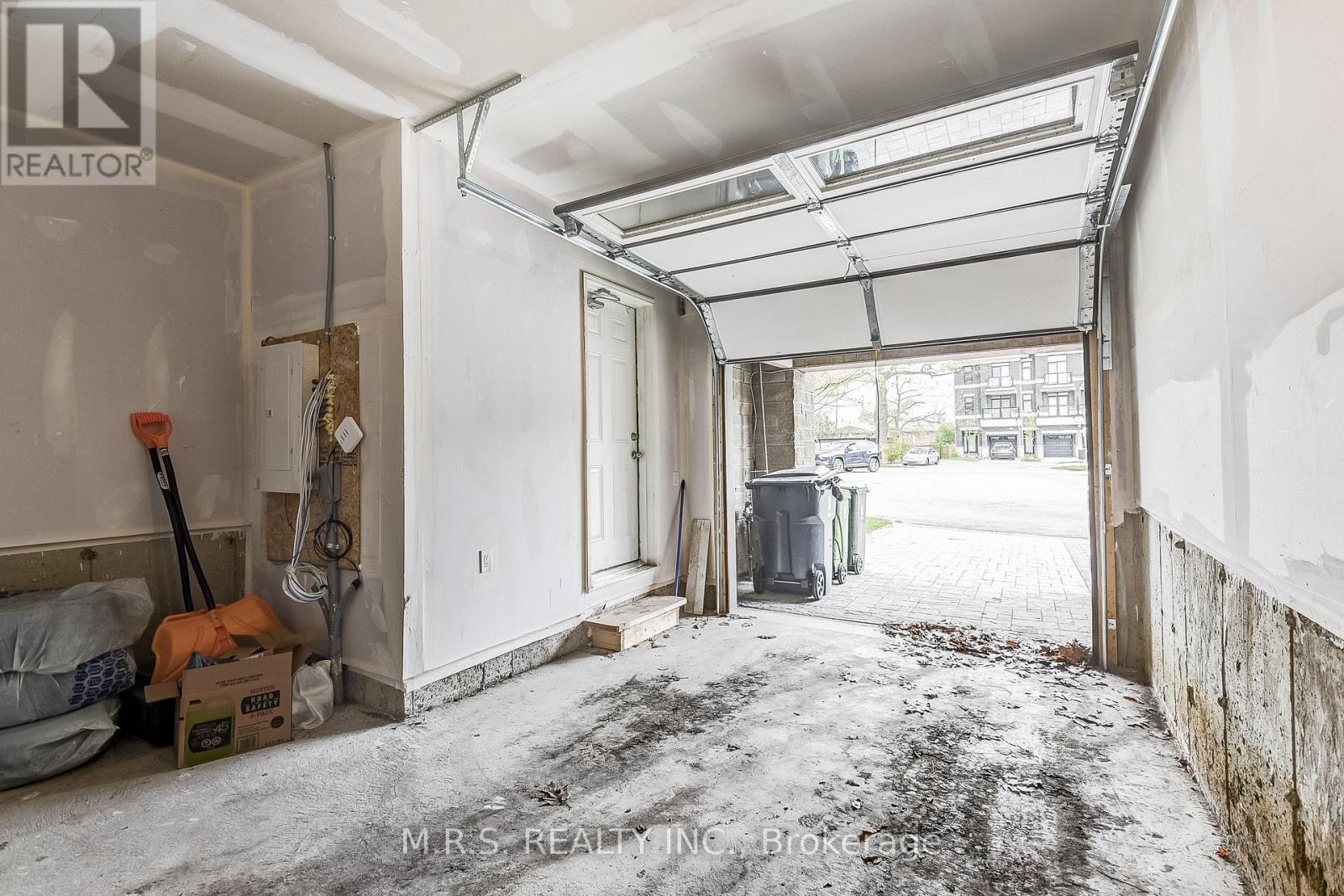 24 Tarmola Park Court, Toronto, Ontario  M9L 0A6 - Photo 27 - W12148639