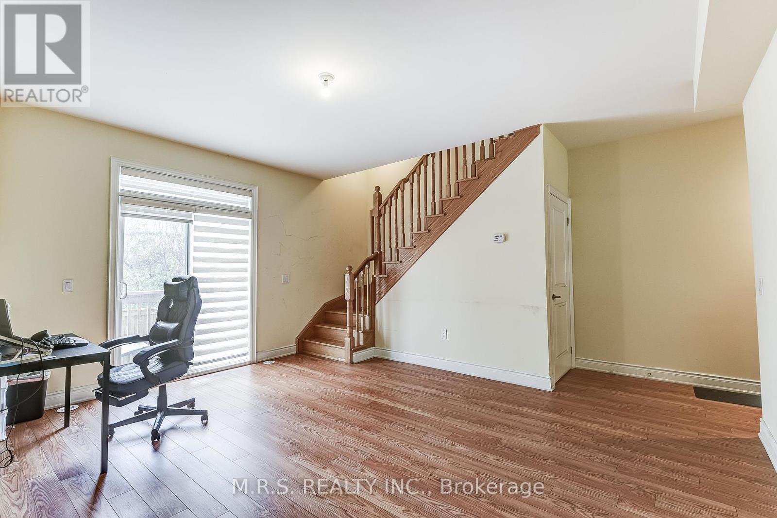 24 Tarmola Park Court, Toronto, Ontario  M9L 0A6 - Photo 6 - W12148639