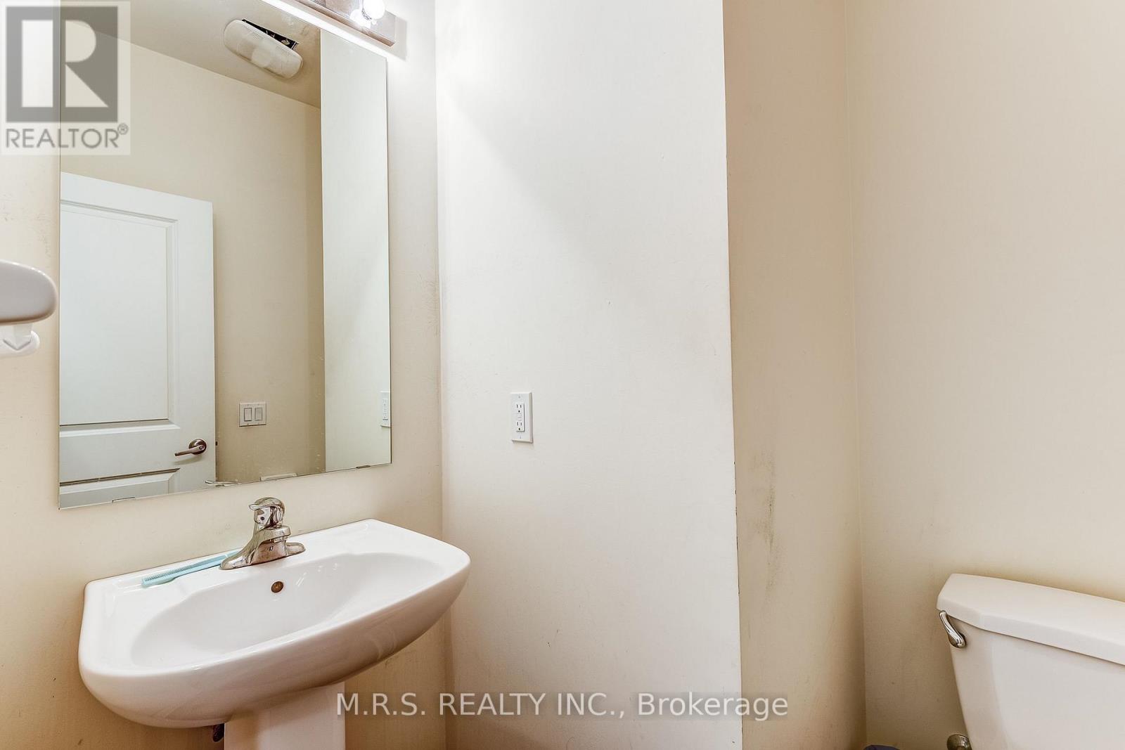 24 Tarmola Park Court, Toronto, Ontario  M9L 0A6 - Photo 7 - W12148639