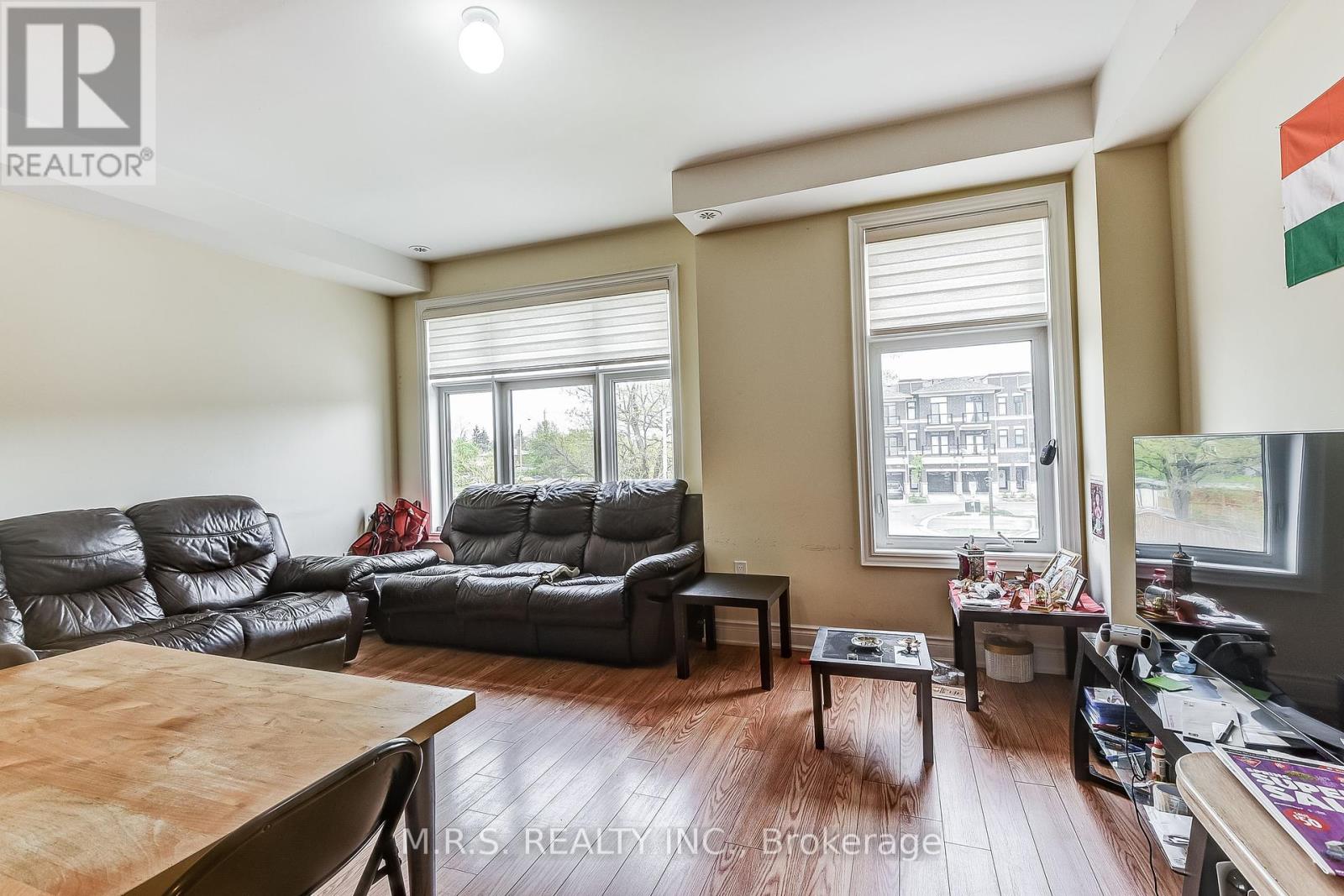 24 Tarmola Park Court, Toronto, Ontario  M9L 0A6 - Photo 9 - W12148639