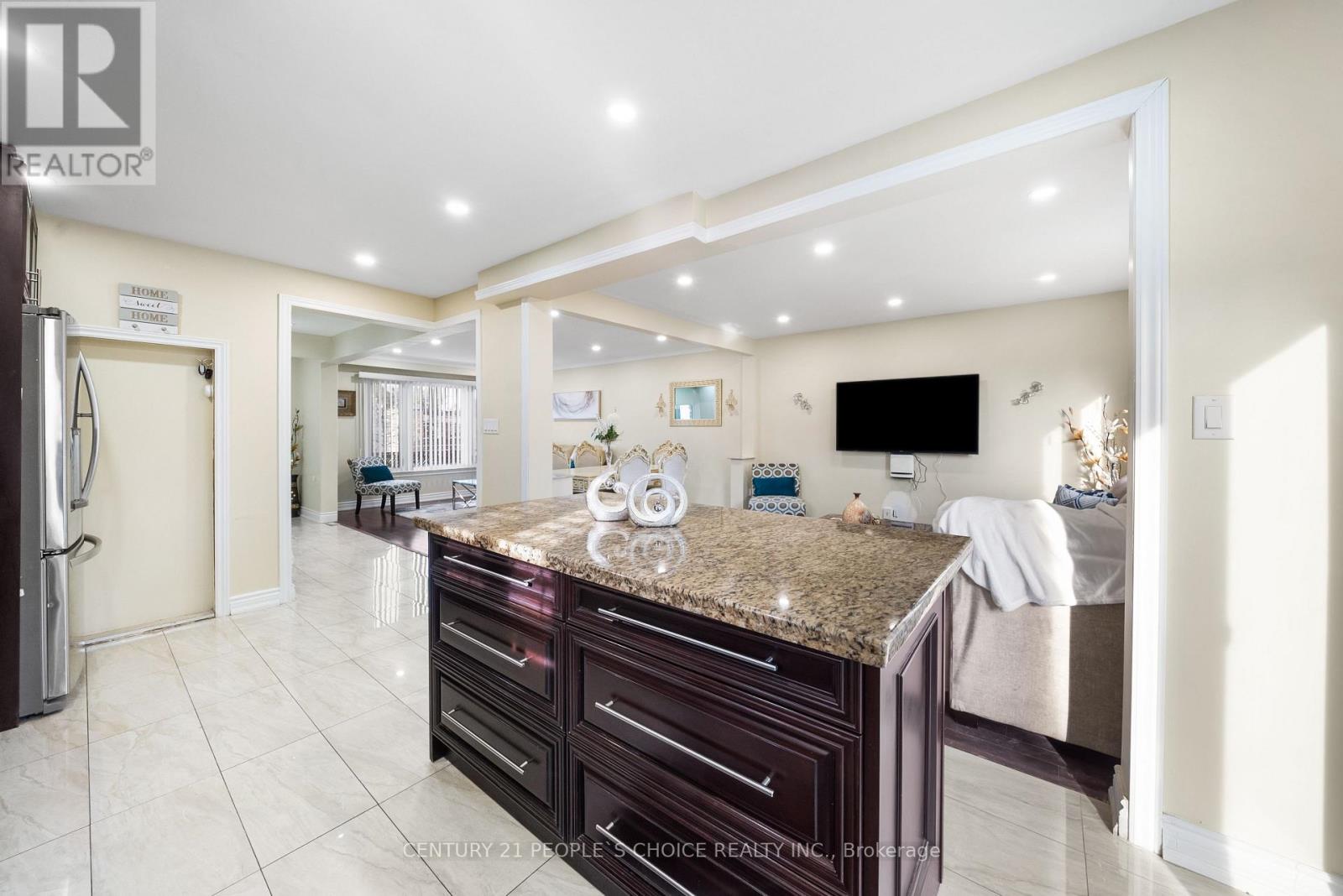 5 Elmhurst Drive, Toronto, Ontario  M9W 2J4 - Photo 14 - W12148642