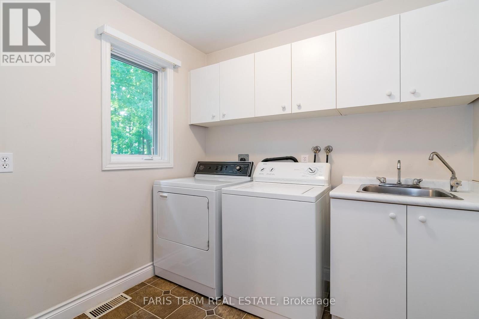 2087 Wilkinson Street, Innisfil, Ontario  L9S 1X3 - Photo 15 - N12142197