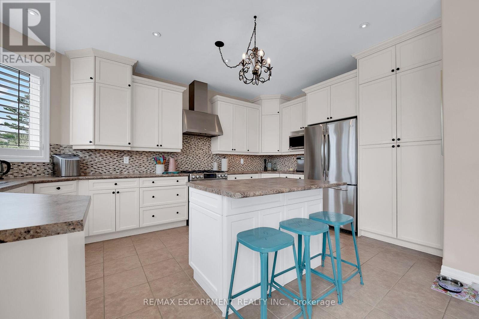 56 Nanaimo Crescent, Hamilton, Ontario  L8E 0C9 - Photo 7 - X12148537