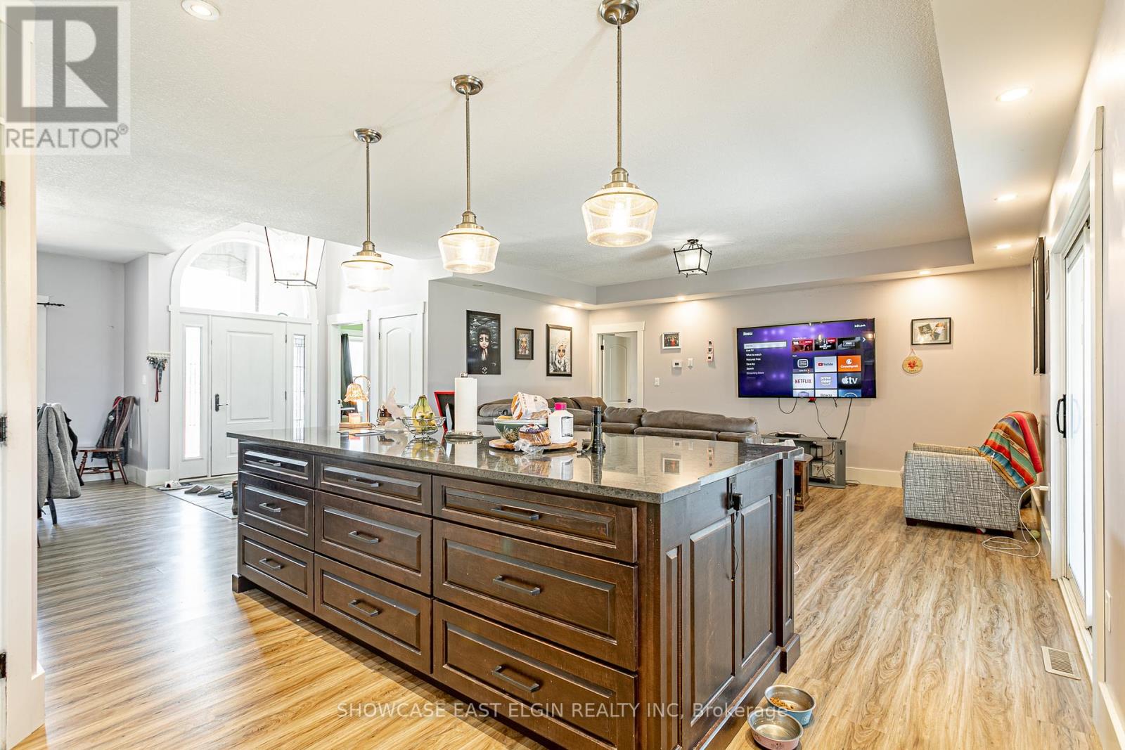 8433 Imperial Road, Malahide, Ontario  N5H 2R2 - Photo 4 - X12126778