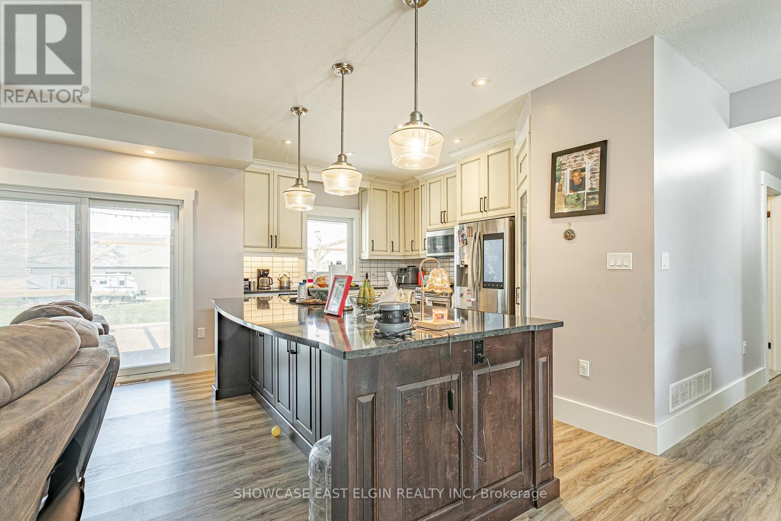 8433 Imperial Road, Malahide, Ontario  N5H 2R2 - Photo 7 - X12126778