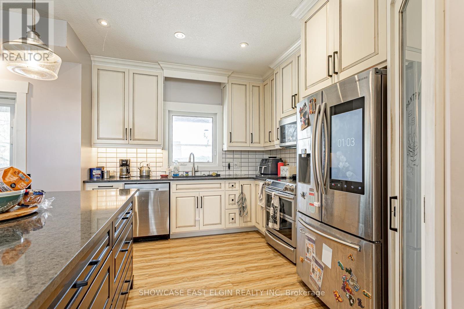 8433 Imperial Road, Malahide, Ontario  N5H 2R2 - Photo 9 - X12126778