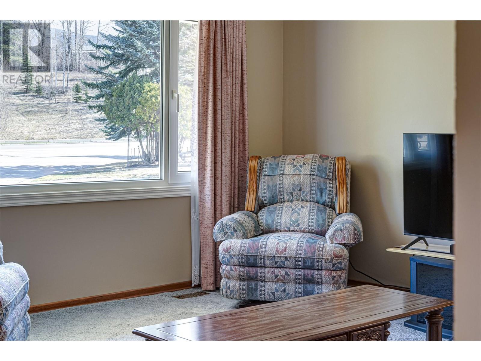 312 Alpine Place, Sparwood, British Columbia  V0B 2G0 - Photo 5 - 10347743