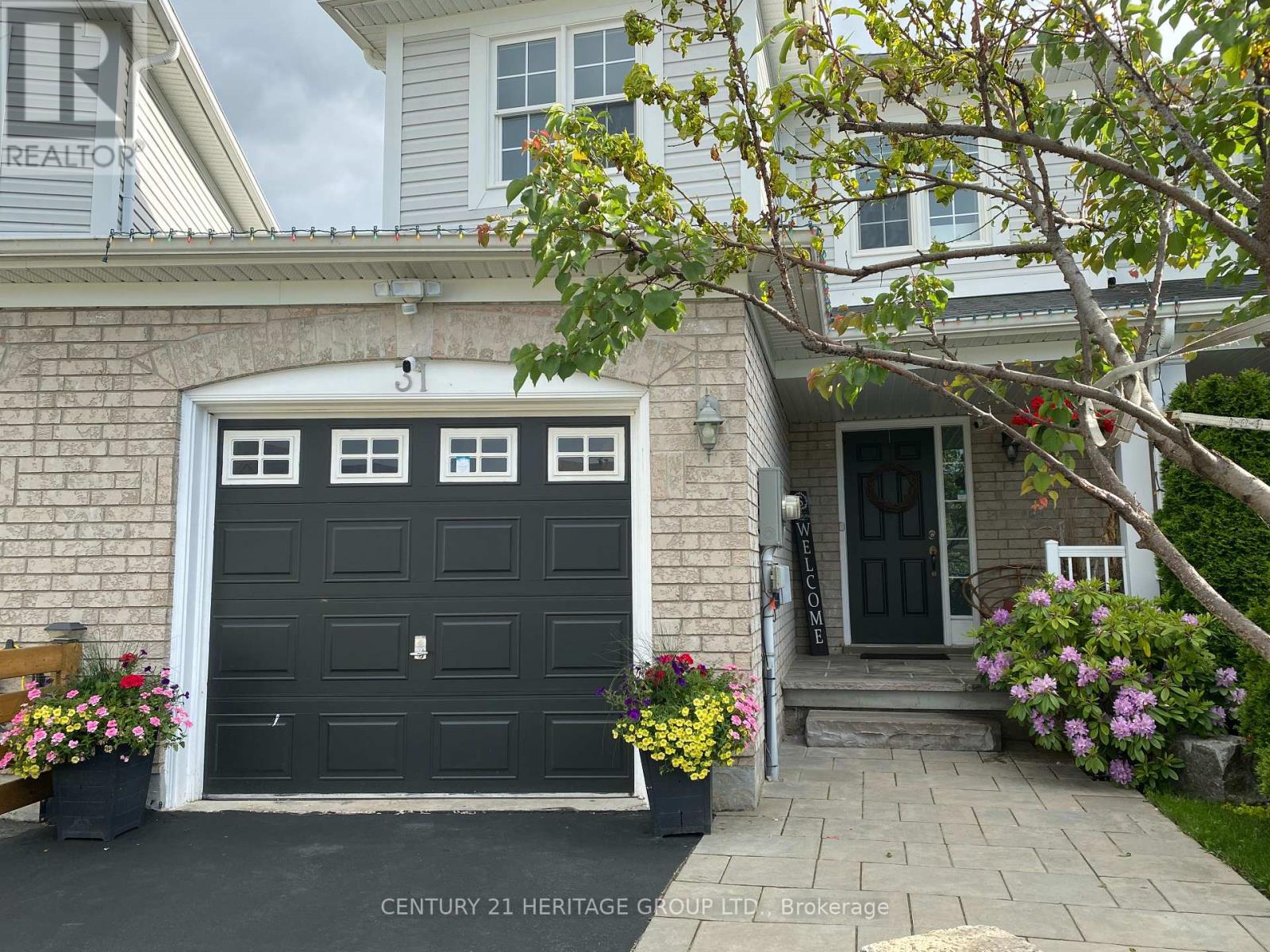 31 Lancaster Court, Barrie, Ontario  L4M 0G1 - Photo 2 - S12144067