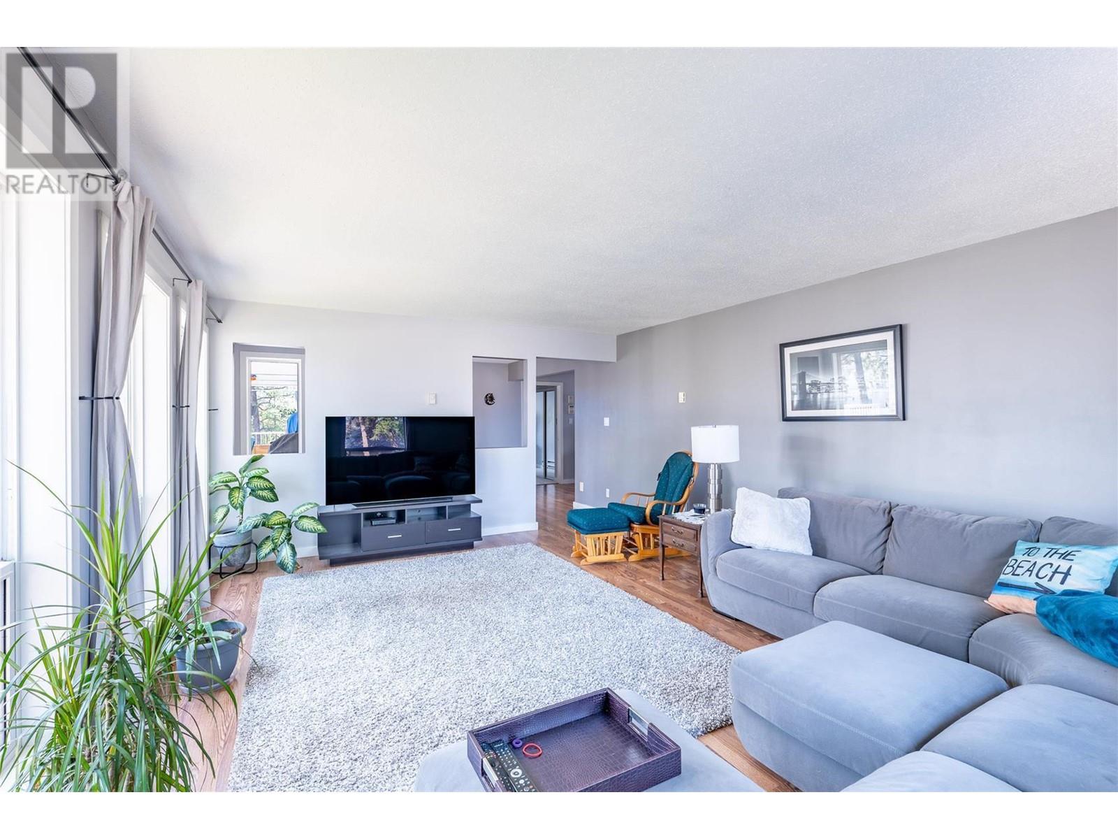 Property at 107 Crown Crescent image 5
