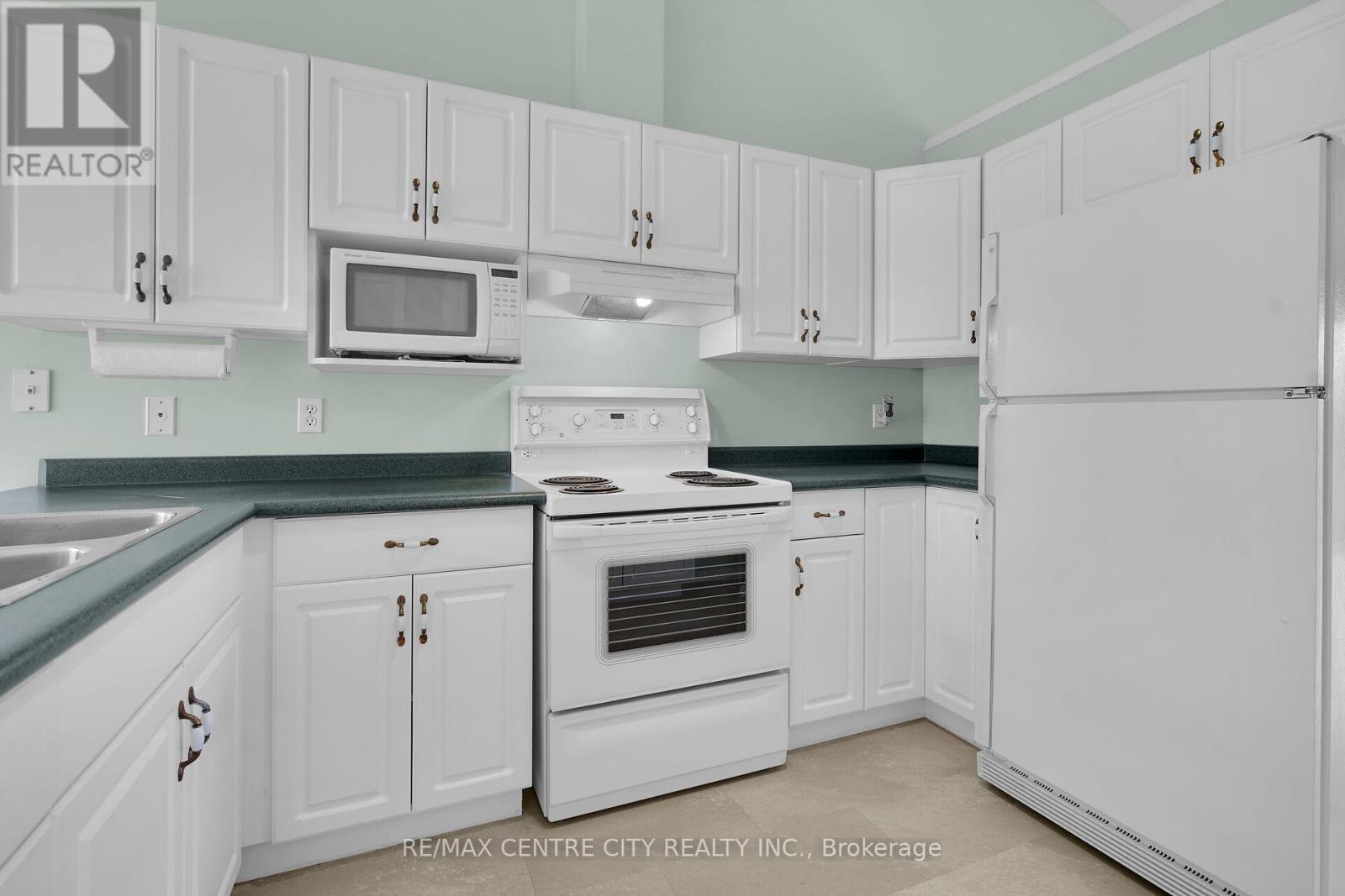 Photo 11 of 37 for 33 - 861 Shelborne Street