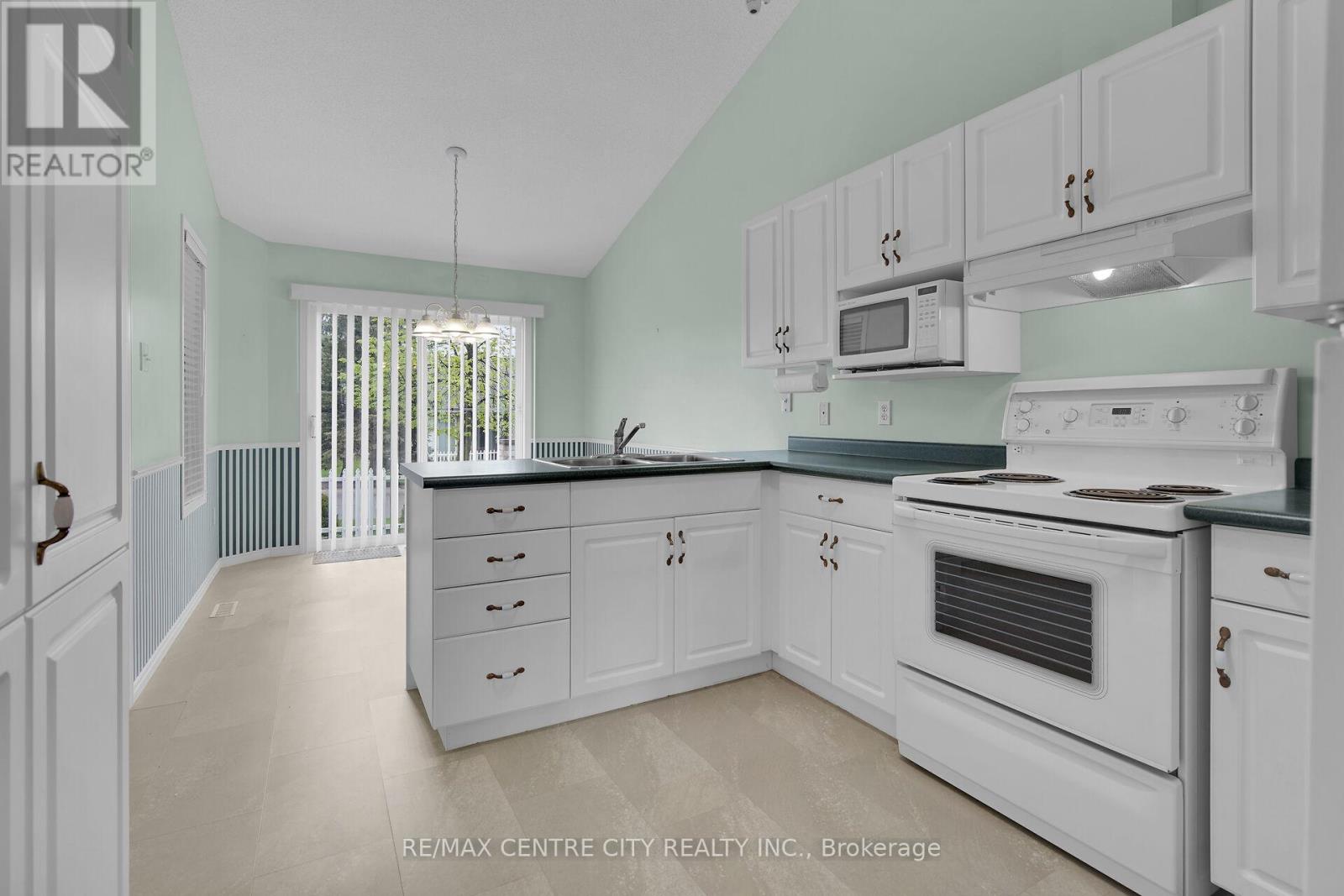 33 - 861 Shelborne Street, London South, Ontario  N5Z 5C5 - Photo 9 - X12148728