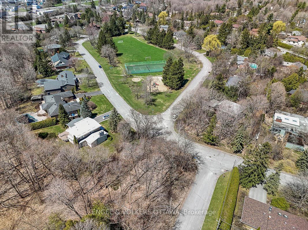 20 Robin Crescent, Ottawa, Ontario  K1H 7H7 - Photo 7 - X12148746