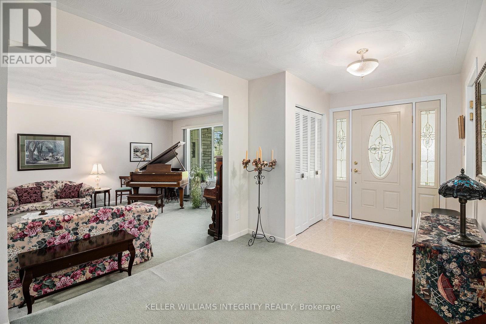 114 Constance Lake Road, Ottawa, Ontario  K2K 1X7 - Photo 6 - X12148823