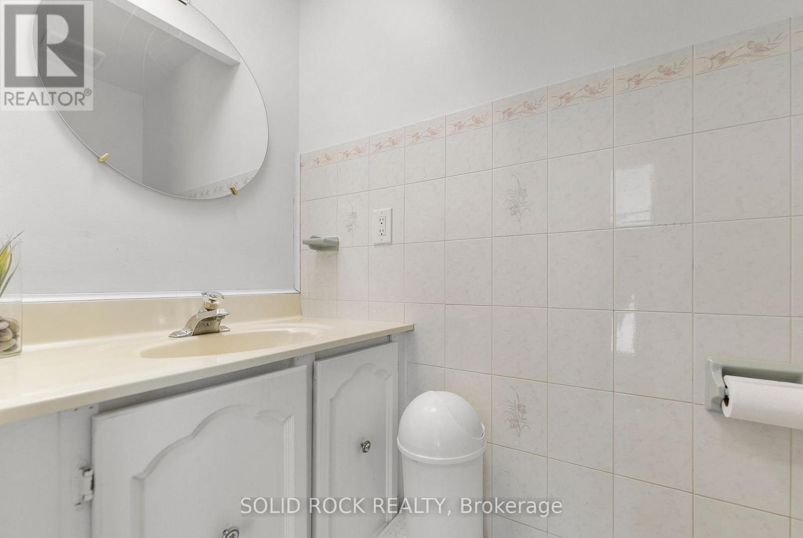 316 Singleton Way, Ottawa, Ontario  K1E 2B3 - Photo 21 - X12148844