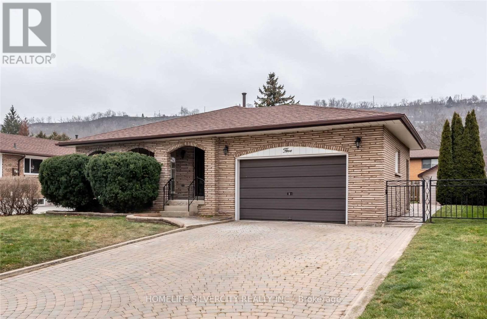 5 TEAK STREET, Hamilton, Ontario