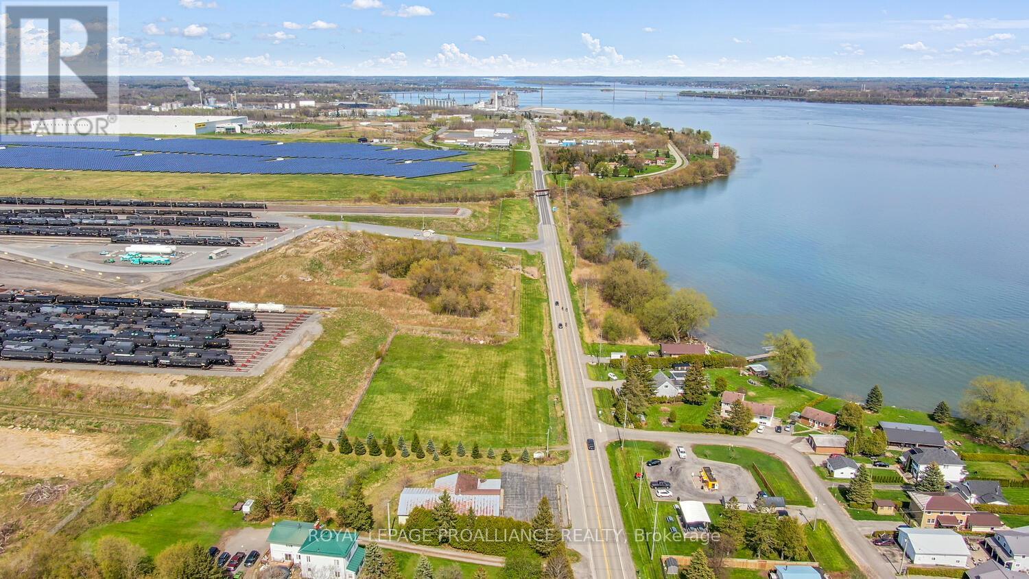 12 Riverview Crescent, Prescott, Ontario  K0E 1T1 - Photo 3 - X12148787