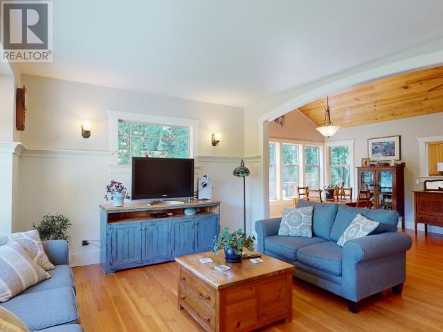 Property at 7111 BAKER STREET image 5