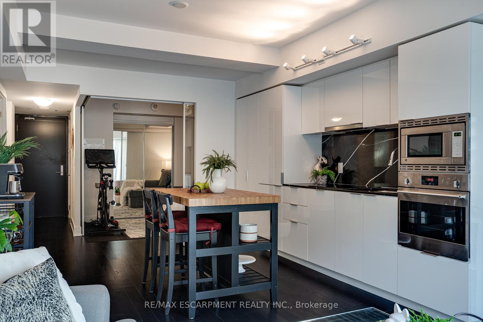 1809 - 955 Bay Street, Toronto, Ontario  M5S 0C6 - Photo 12 - C12148656