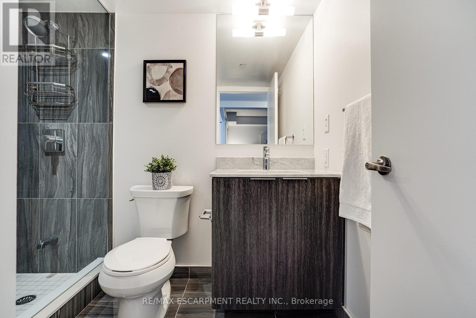 1809 - 955 Bay Street, Toronto, Ontario  M5S 0C6 - Photo 22 - C12148656