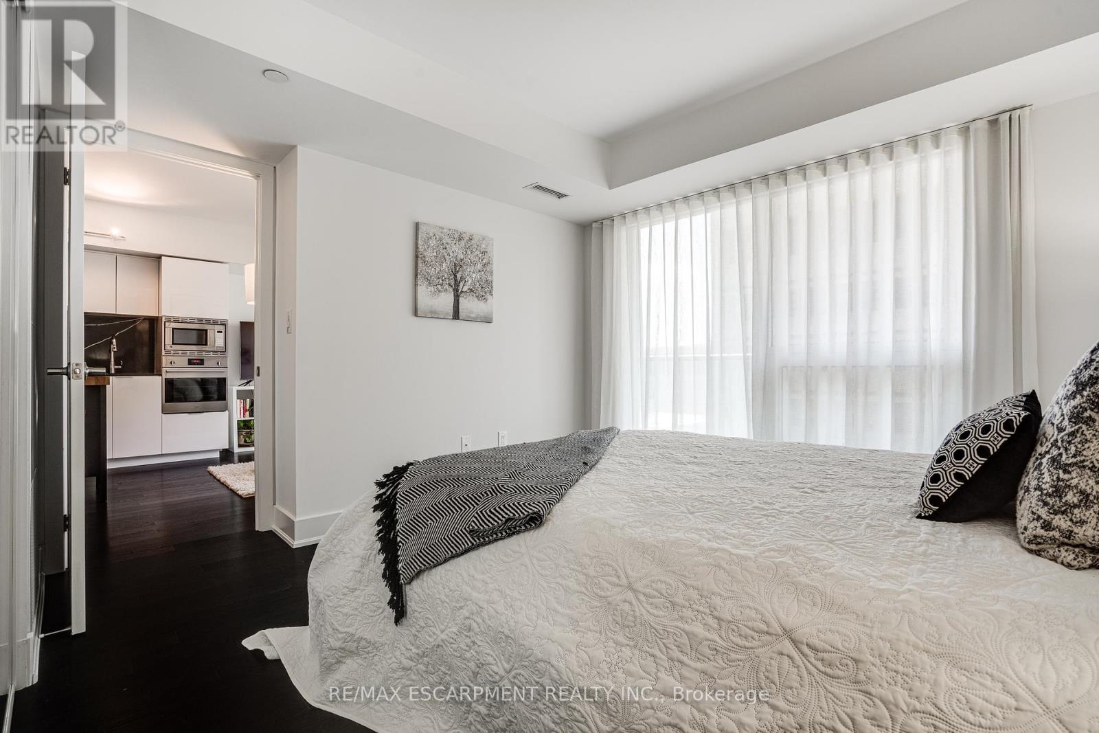 1809 - 955 Bay Street, Toronto, Ontario  M5S 0C6 - Photo 25 - C12148656