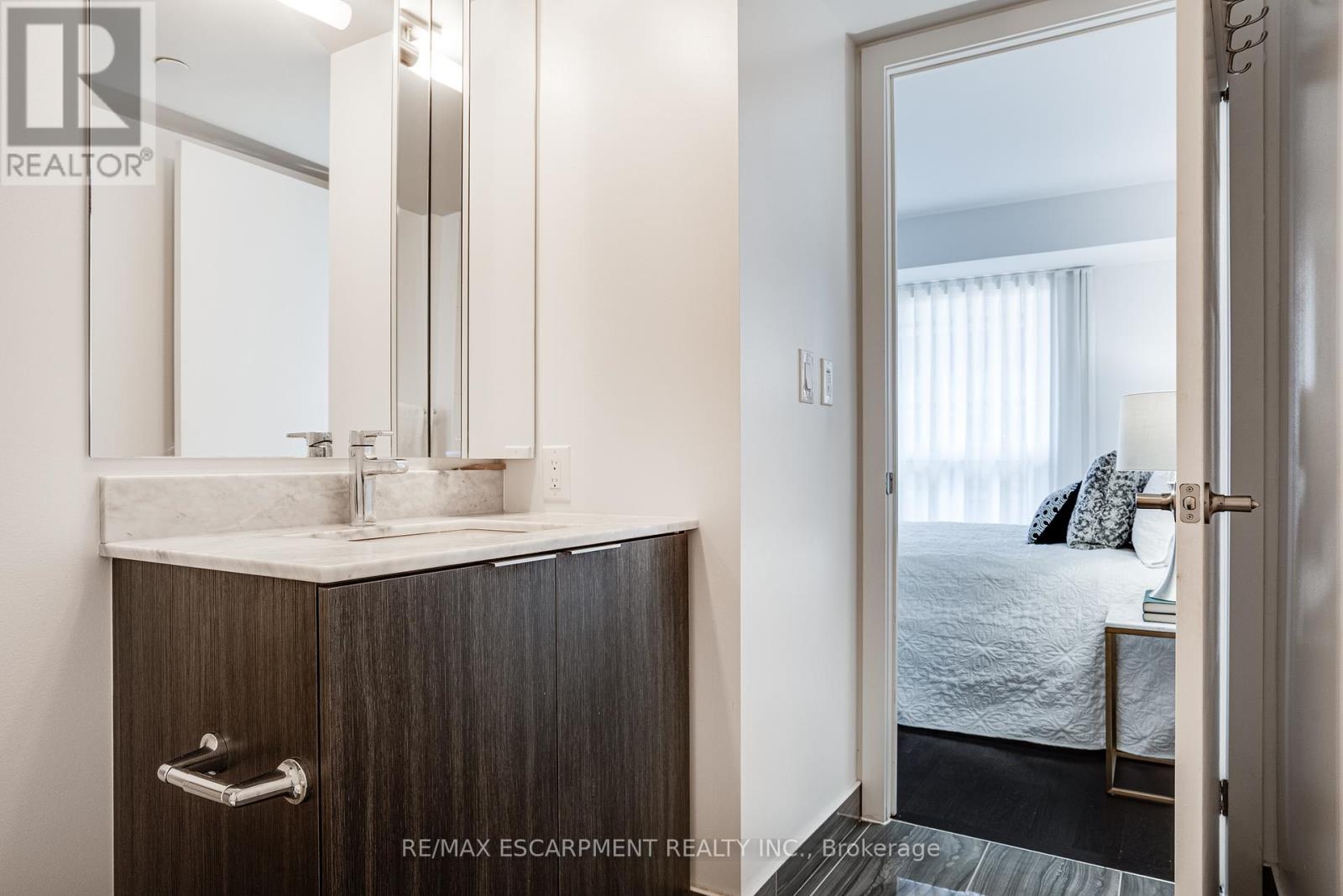 1809 - 955 Bay Street, Toronto, Ontario  M5S 0C6 - Photo 28 - C12148656