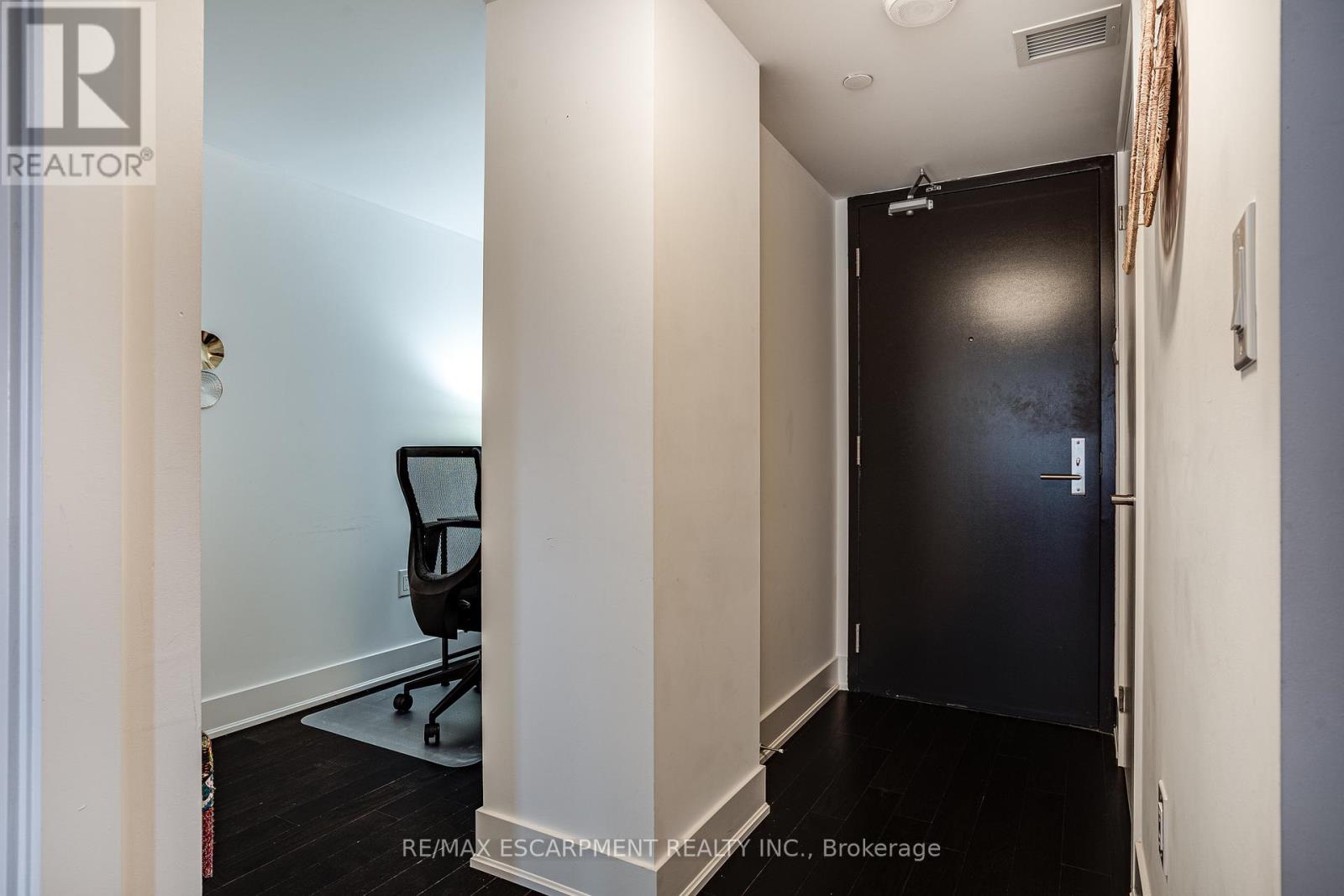 1809 - 955 Bay Street, Toronto, Ontario  M5S 0C6 - Photo 5 - C12148656