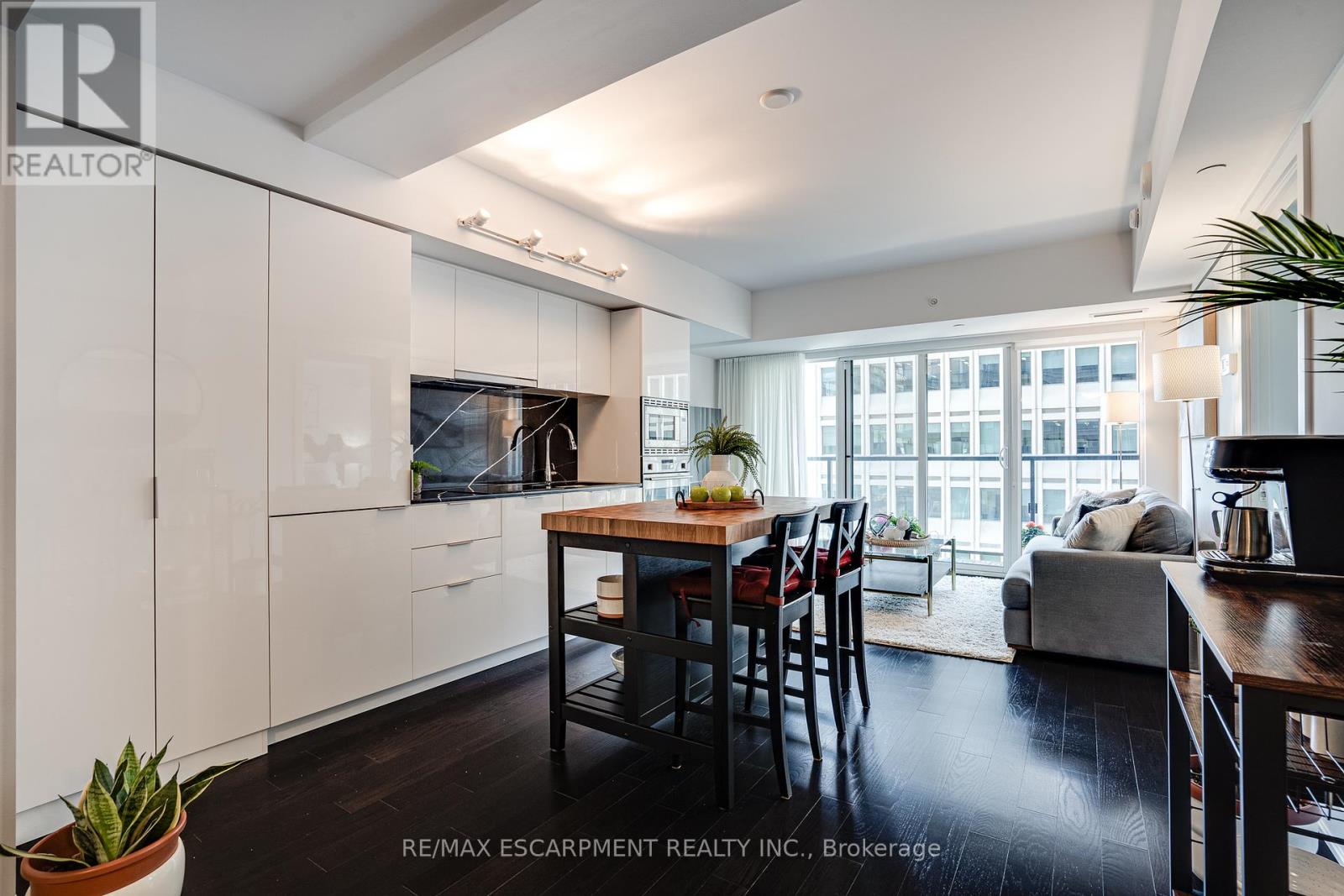1809 - 955 Bay Street, Toronto, Ontario  M5S 0C6 - Photo 8 - C12148656