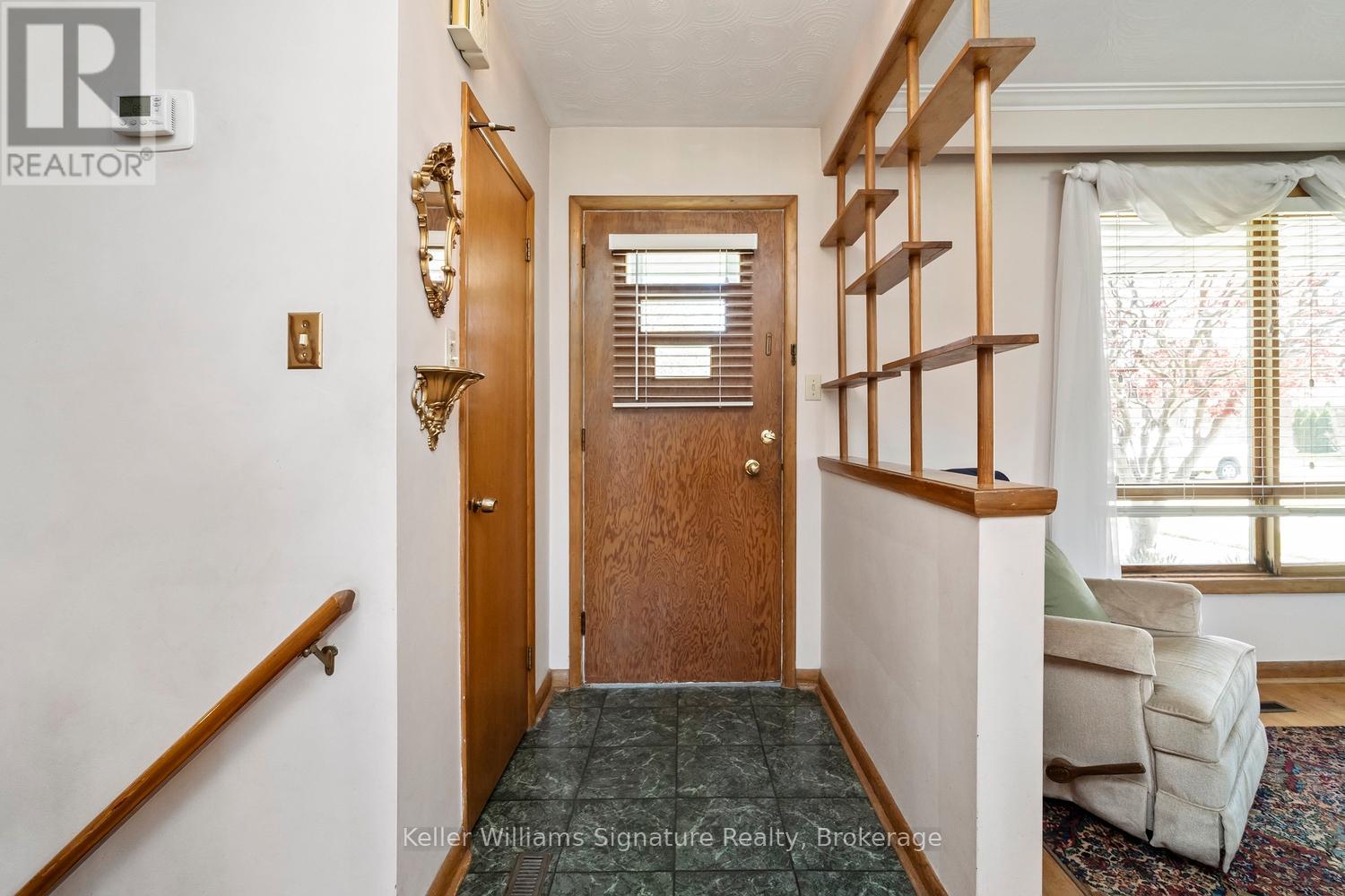 2343 Redfern Road, Burlington, Ontario  L7R 1X5 - Photo 2 - W12148799