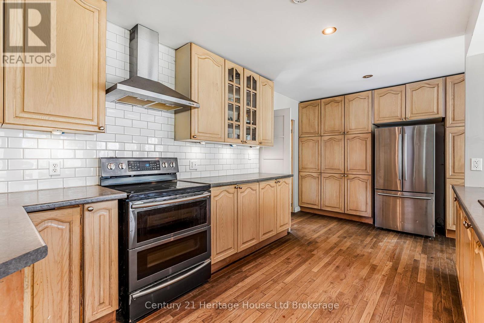 47 59 Highway, Norfolk (Delhi), Ontario  N4B 2W5 - Photo 2 - X12105096
