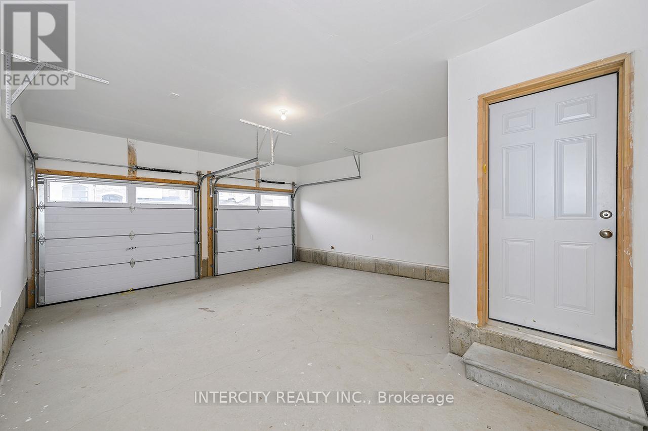 51 Bostock Drive, Georgina, Ontario L4P 0S5 - Photo 11 - N12148697