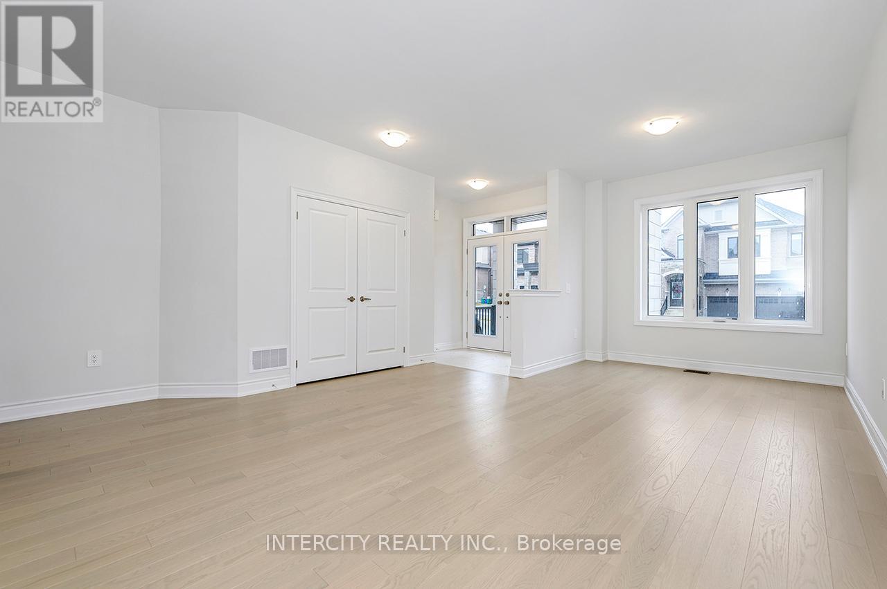 51 Bostock Drive, Georgina, Ontario L4P 0S5 - Photo 6 - N12148697