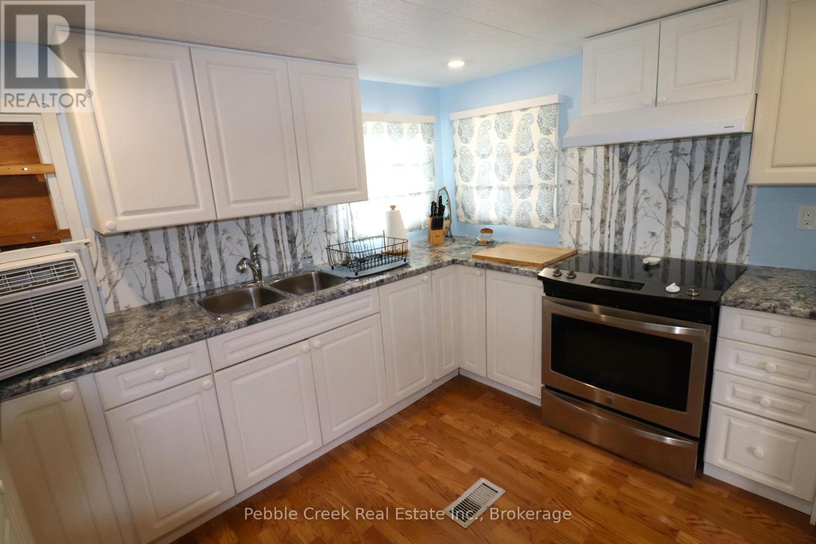 Photo 7 of 24 for 6 Turnbull's Grove Road S