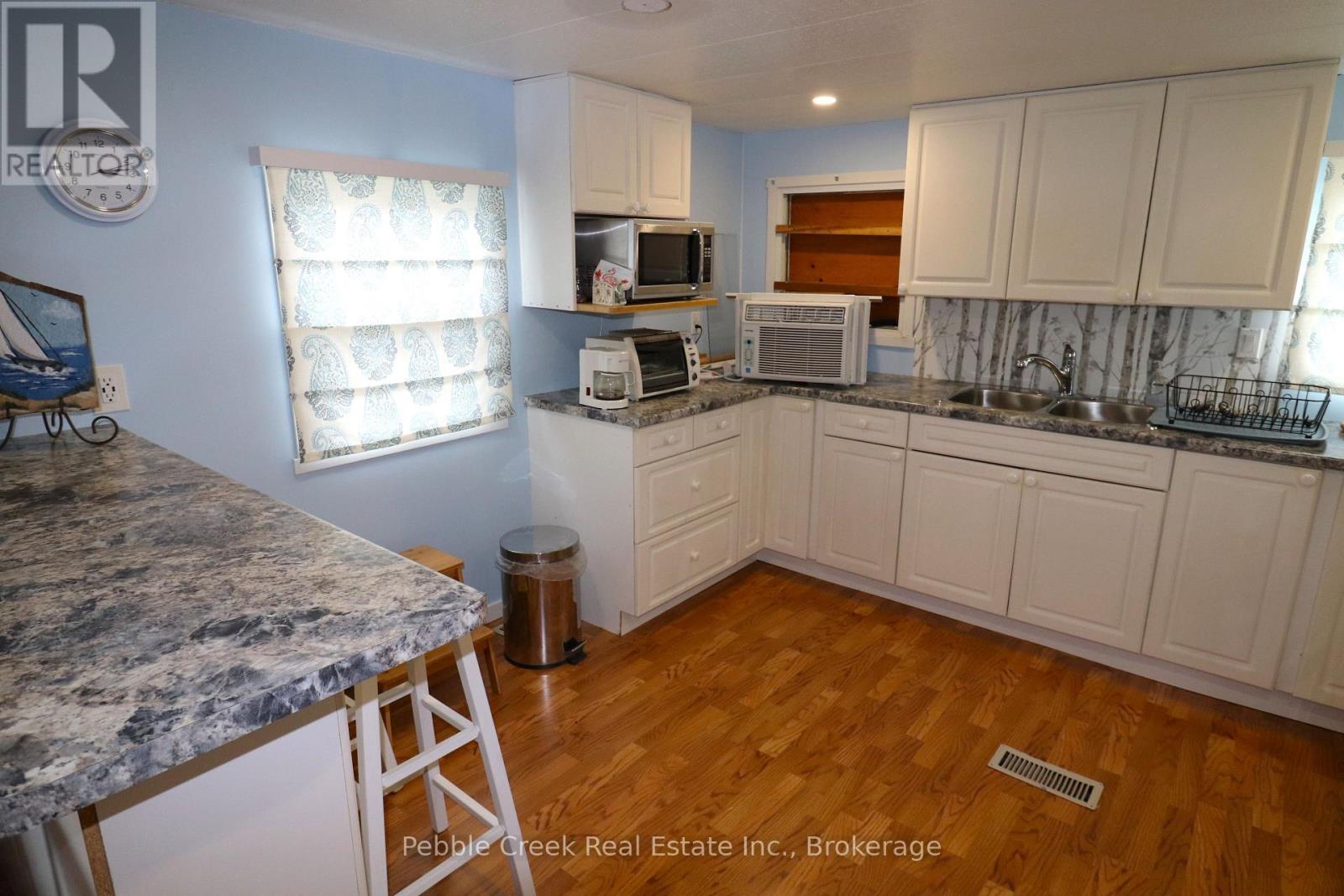 Photo 8 of 24 for 6 Turnbull's Grove Road S